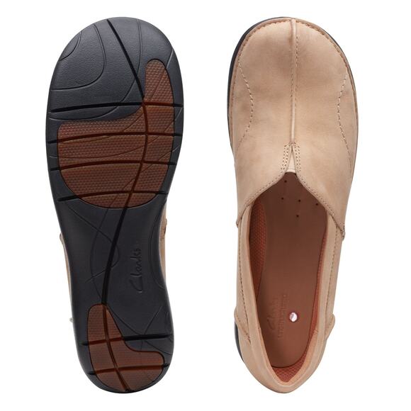 NWT Clarks Women’s Loafer Shoes Nougat Nubuck Size 10 - Picture 3 of 3